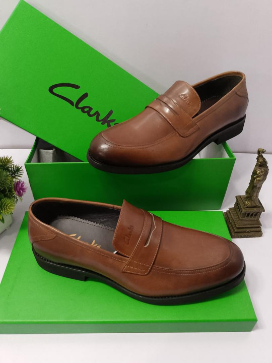 New Men's Clarks Coperate Leather Loafers | Brown